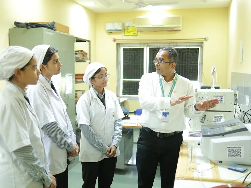 Pharmaceutical Chemistry Lab
